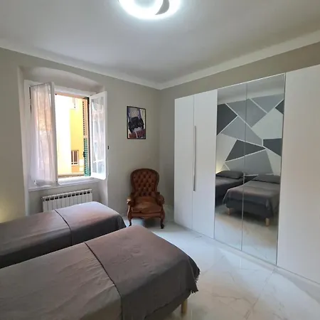 Ampio Con 2 Posti Auto E Cortile Genova