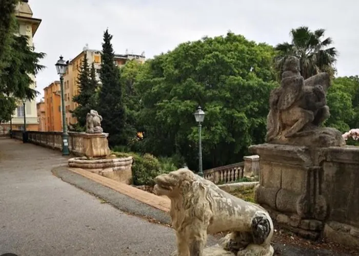 Ampio Con 2 Posti Auto E Cortile