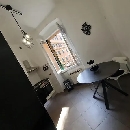 Ampio Con 2 Posti Auto E Cortile דירה *