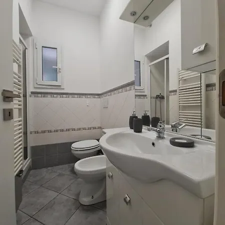 Ampio Con 2 Posti Auto E Cortile アパート ジェノヴァ