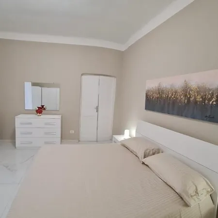 Ampio Con 2 Posti Auto E Cortile アパート *