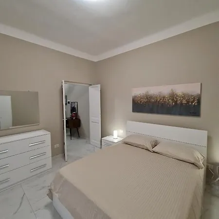 Ampio Con 2 Posti Auto E Cortile アパート *