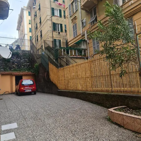 Ampio Con 2 Posti Auto E Cortile 아파트