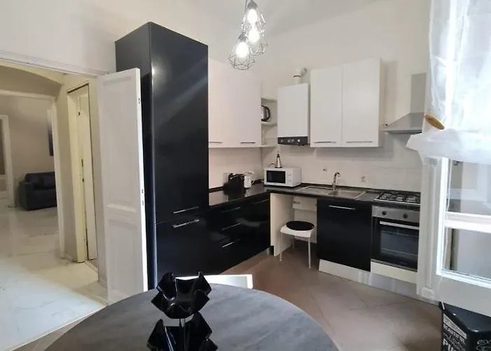 아파트 Ampio Con 2 Posti Auto E Cortile *