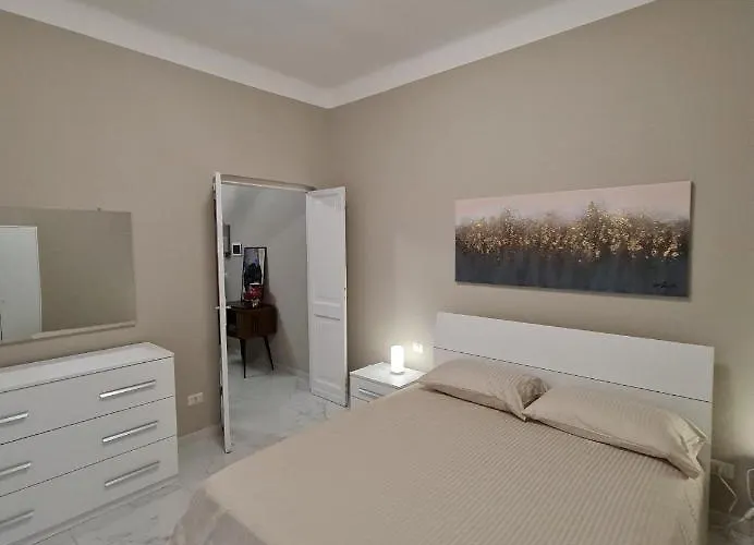 Ampio Con 2 Posti Auto E Cortile 아파트 *