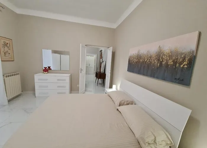 Ampio Con 2 Posti Auto E Cortile *