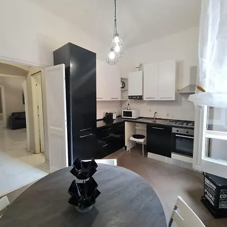 Apartmán Ampio Con 2 Posti Auto E Cortile *