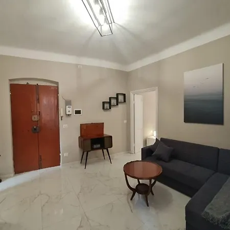 Apartment Ampio Con 2 Posti Auto E Cortile Genoa