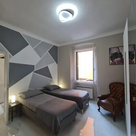 Ampio Con 2 Posti Auto E Cortile Apartment Genoa