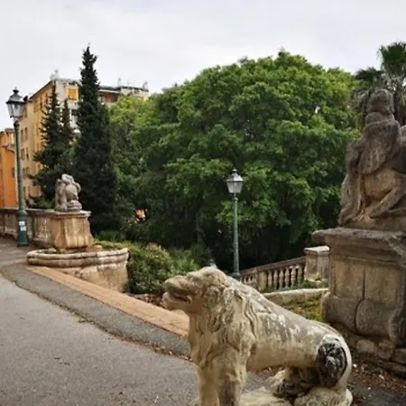 Ampio Con 2 Posti Auto E Cortile