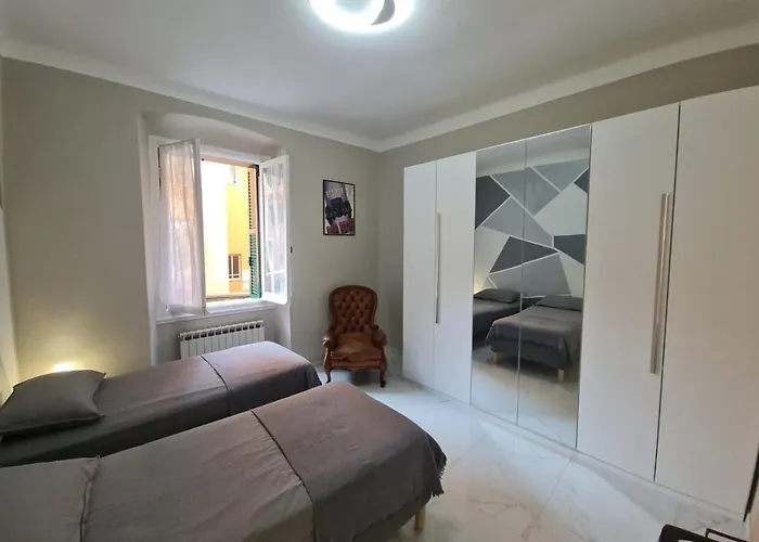 Ampio Con 2 Posti Auto E Cortile Genova